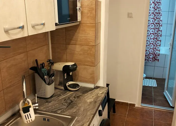 Corner * בוקרשט